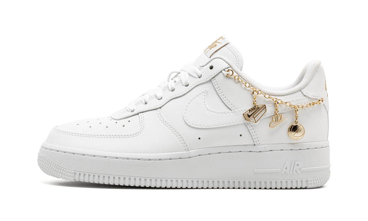 AIR FORCE 1 '07 LX MNS WMNS "Lucky Charms" DD1525 100